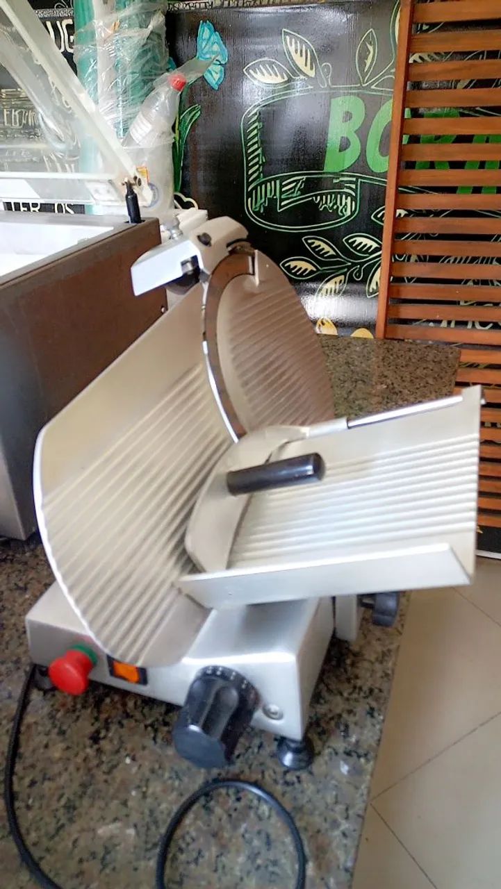 Máquina de fatiar frios 