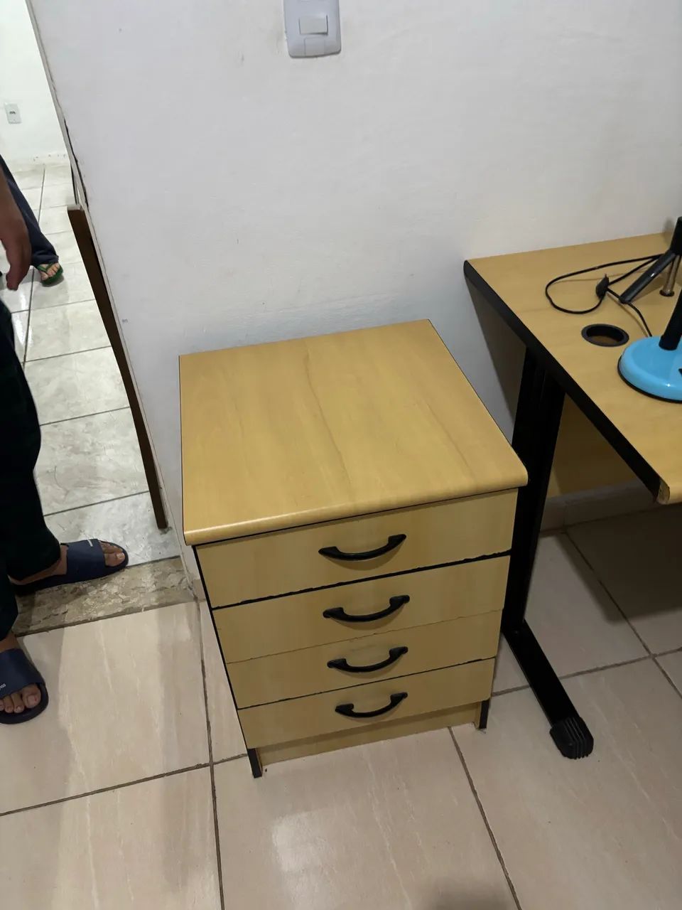 Mesa e armário de escritório  - Foto 2