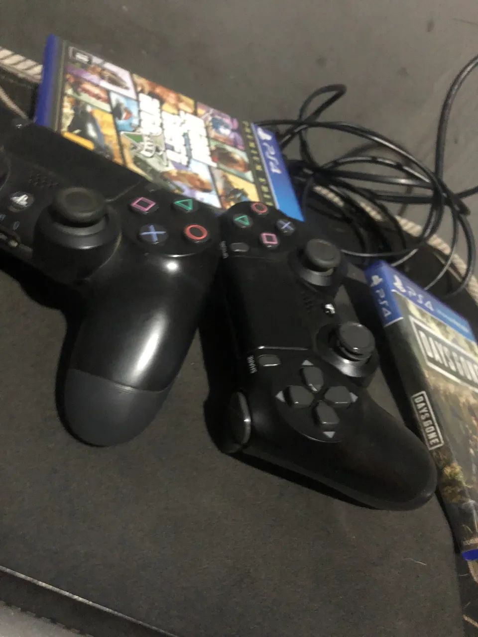 PS4 com 2 controles - Foto 2