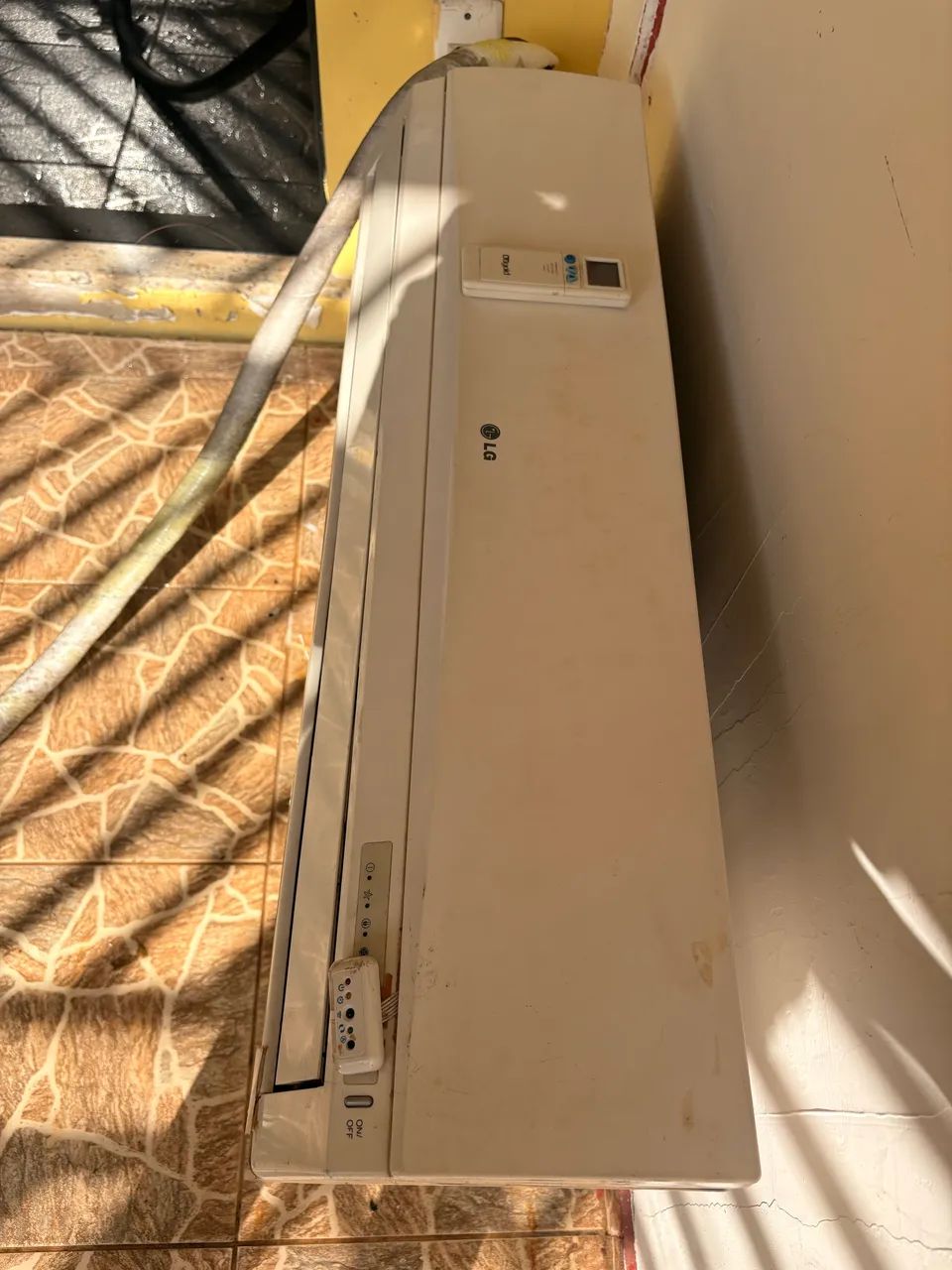 Ar condicionado SPLIT  LG 12.000 BTUs - Foto 2