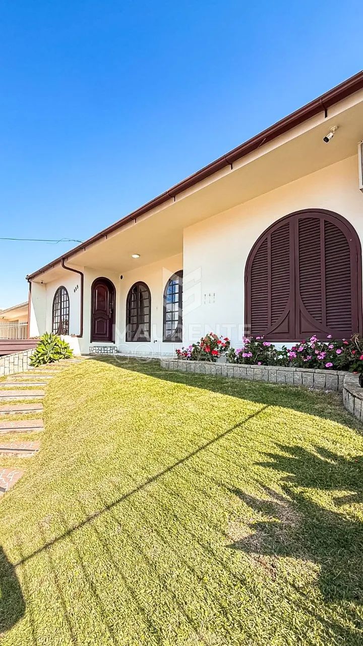 Casa com 3 dormitórios em Barreiros