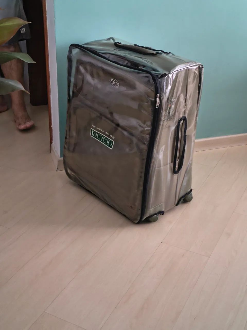Mala de viagem 23k com 4 rodinhas em Botafogo.