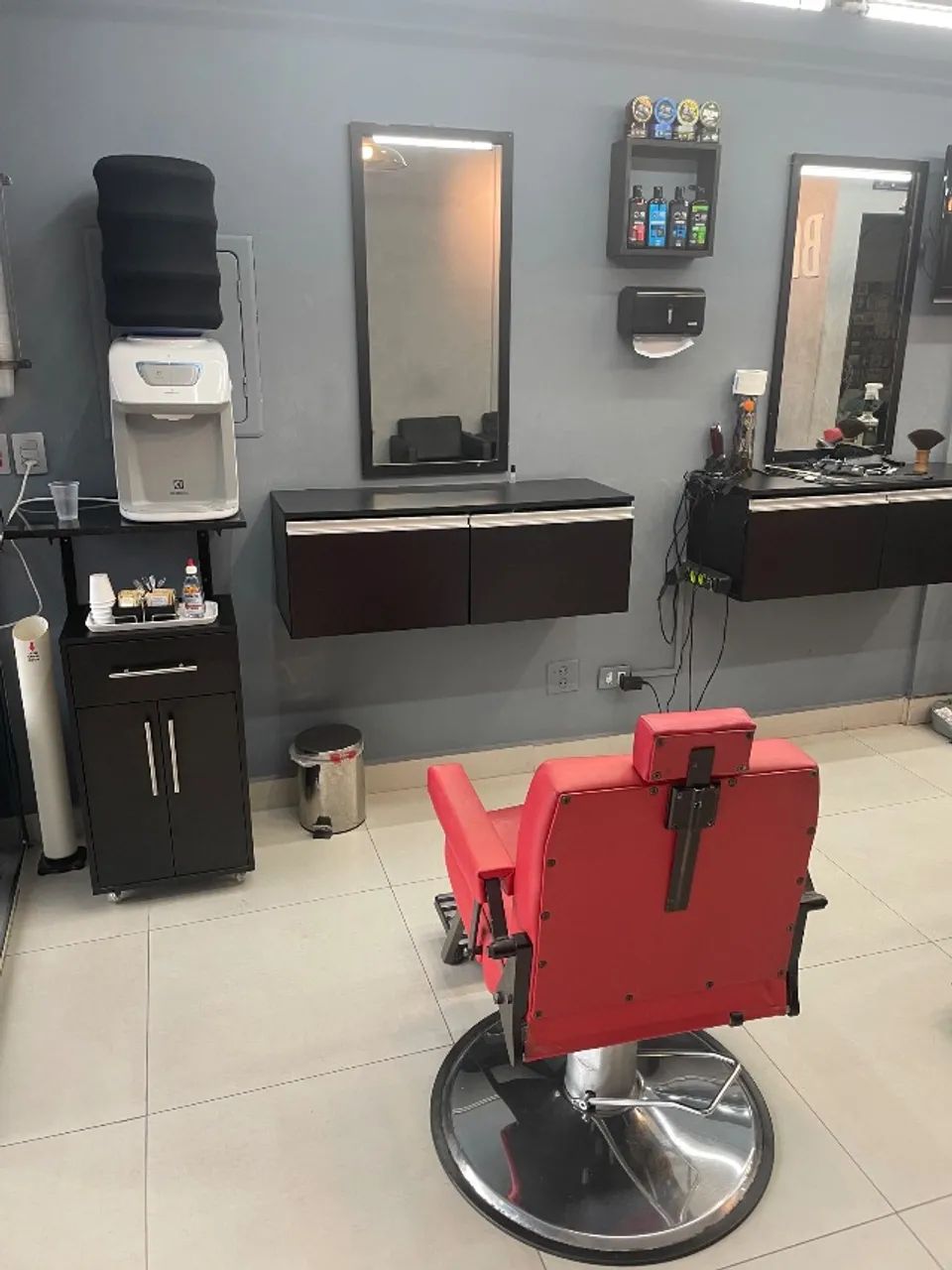Cadeira Bancada e Espelho Barbearia - Foto 3