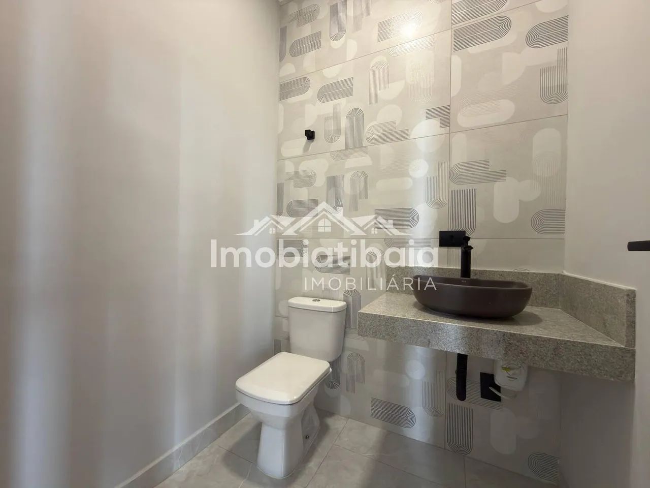 Casa térrea em Condomínio com elevador - Bom Jesus dos Perdões - Foto 3