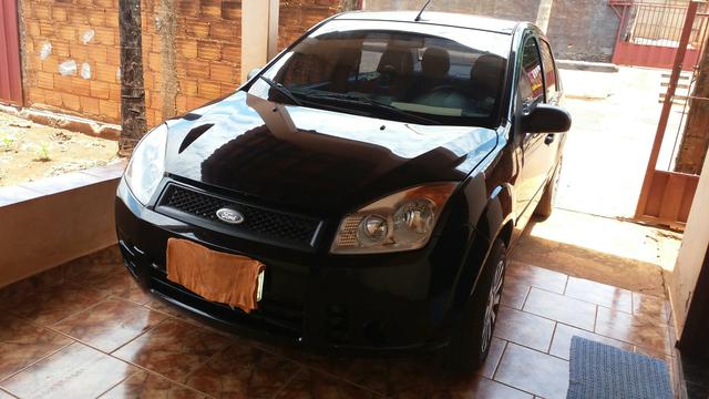 Vende-se um fiesta sedan completo 1.0 2008