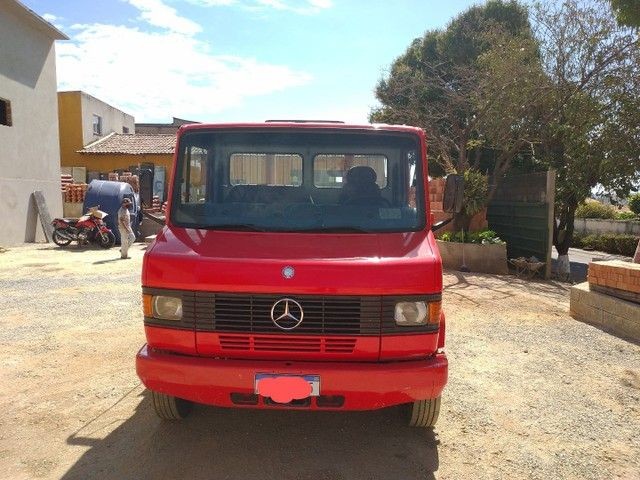 VENDO MERCEDES 710 CARROCERIA