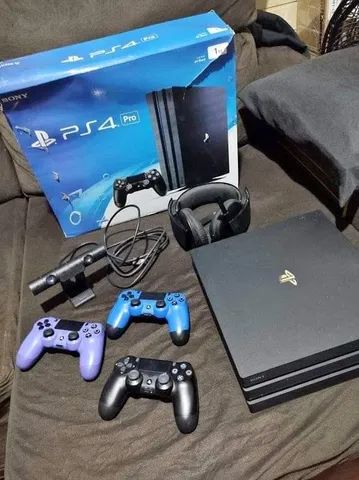 ps4 pro + 2 controles+ 4 jogos - Videogames - Centro, Florianópolis  1245397556