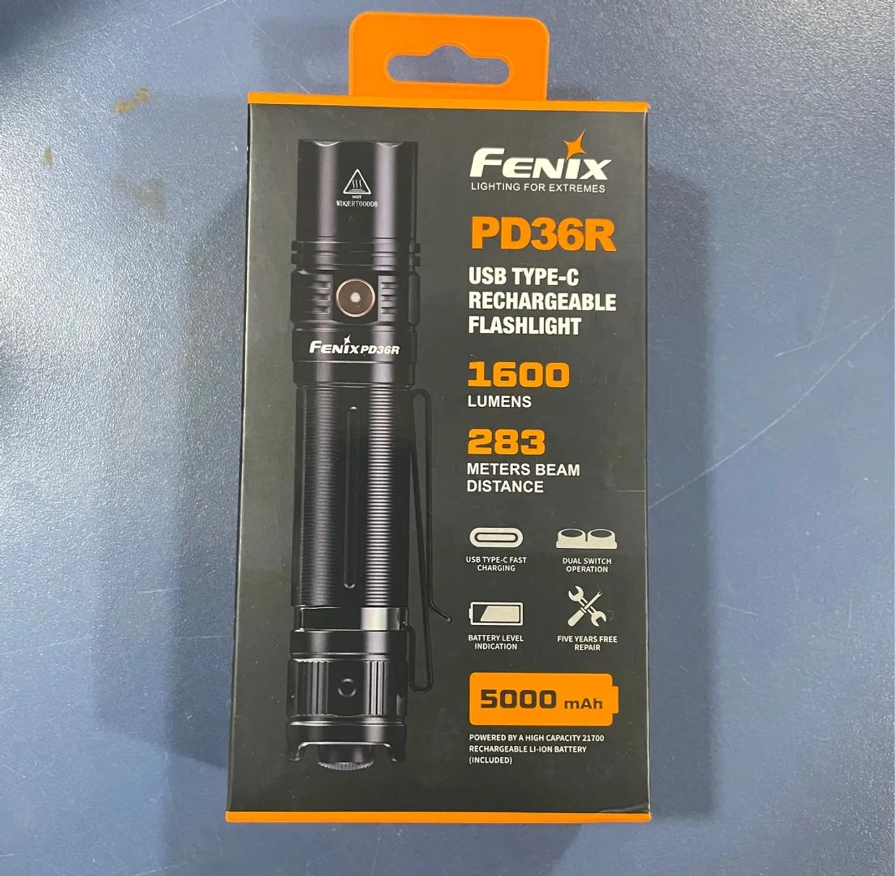 Lanterna Fenix PD36R e bateria 5000mah 