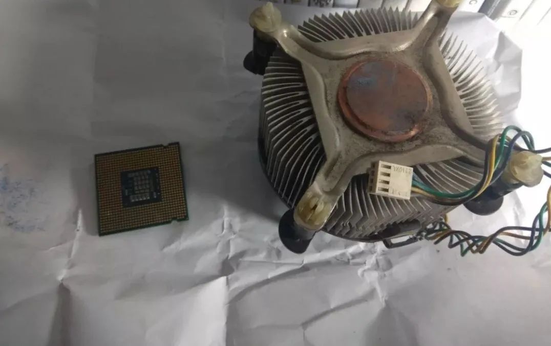 Intel Core 2 Duo 8400 Processor + Cooler64317757215873121