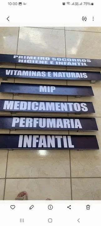 Adesivo em impressão fixado em alumínio composto 