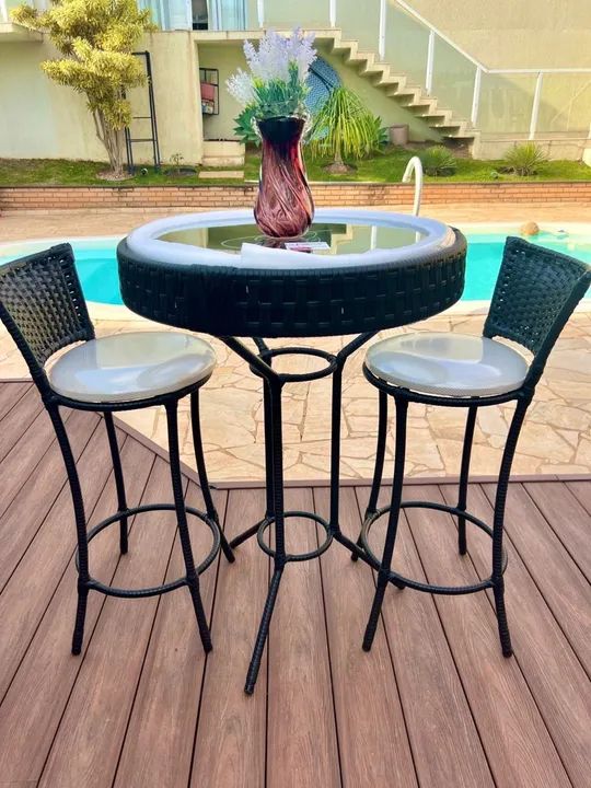 Conjunto de bistrô + 2 banquetas novas 1190