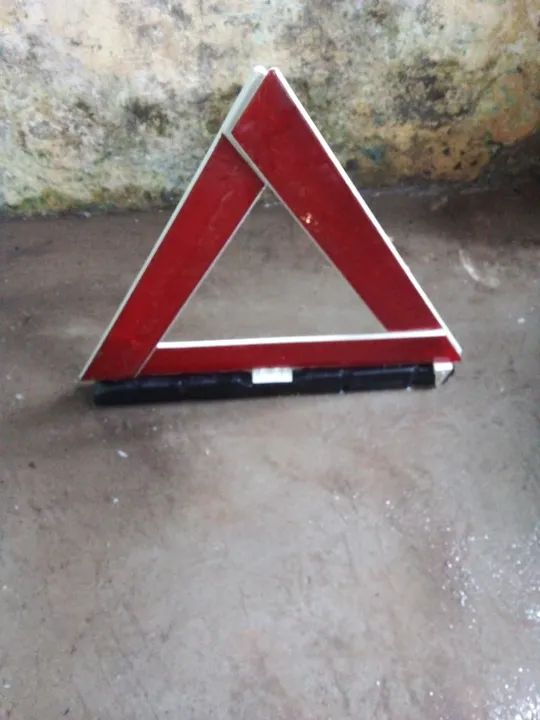 Vendo triângulo de sinalização 