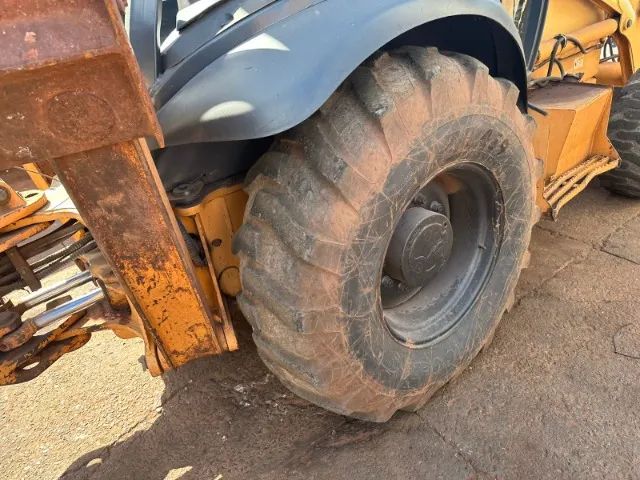 Retro escavadeira CASE 580M 4x4 - Foto 3