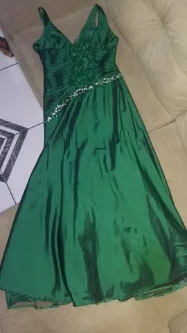 Vestido de festas verde com detalhes em strass. - Foto 2