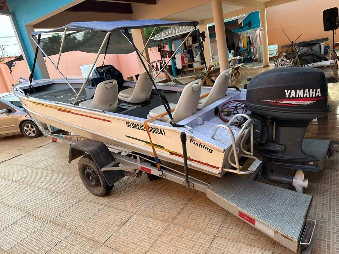 Barco com motor 40hp
