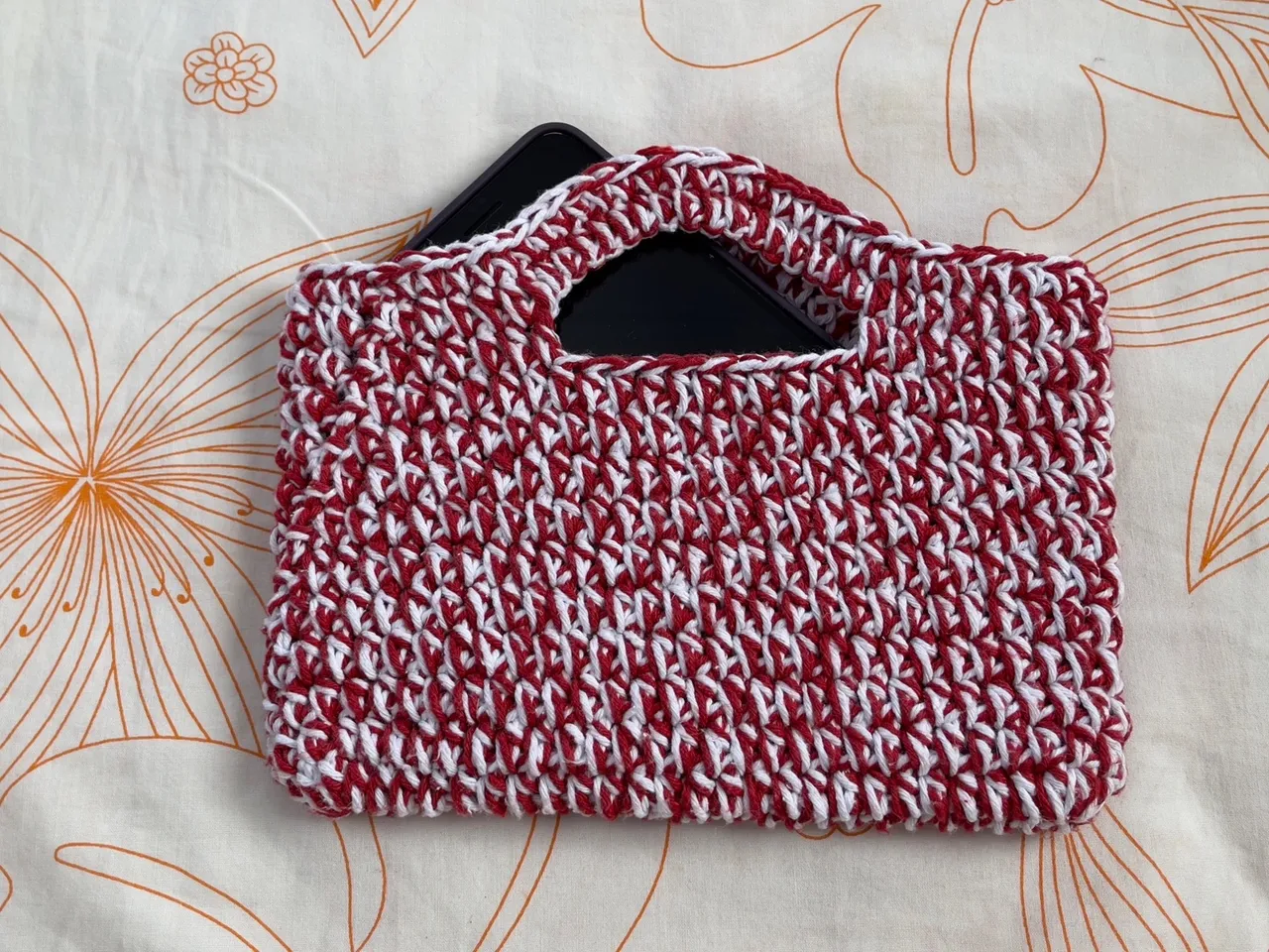 Mini bolsa de mão em crochê 