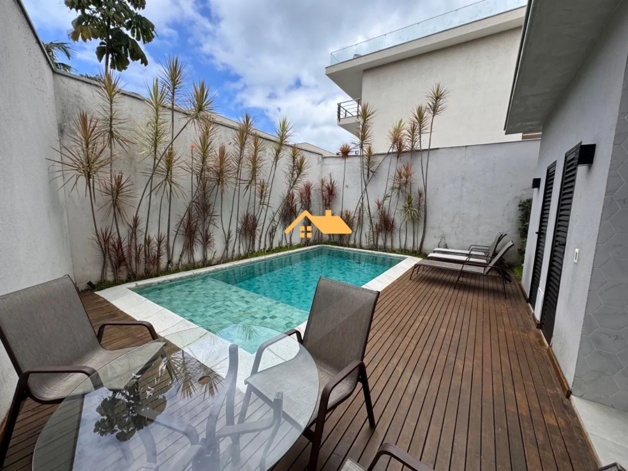 Aluguel de Apartamento de 2 Quartos em Juquehy, São Sebastião-SP: 1 Suite, 1 Sala, 2 Banhe