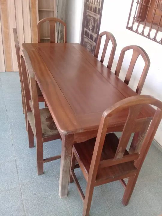 Jogo de mesa com 6 cadeira em madeira maciça em ótimo estado. - Foto 3