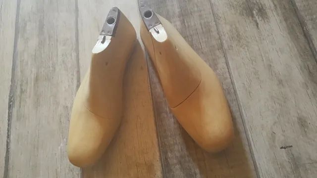 Par de pés de sapateiro antigos de madeira  - Foto 4