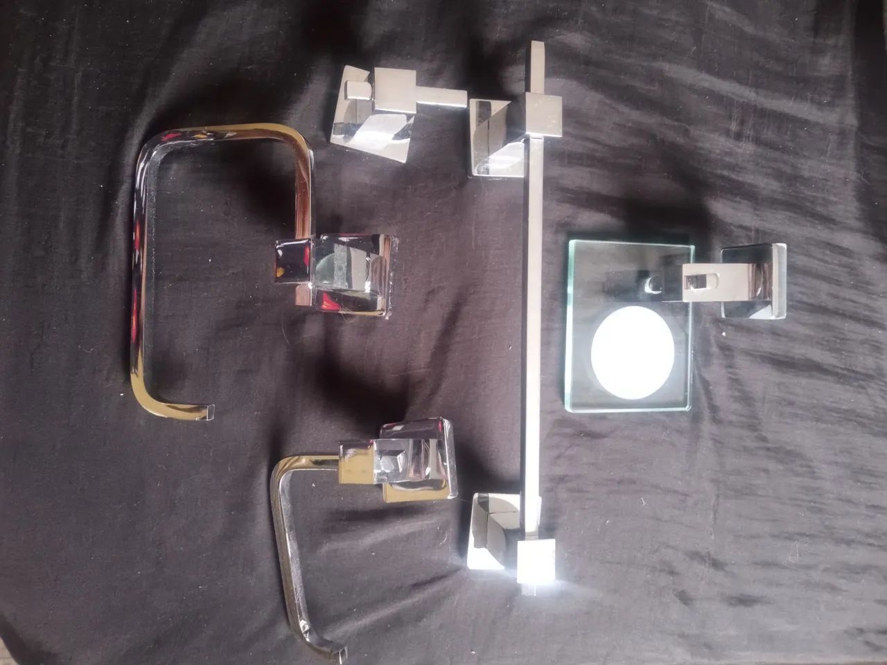 Kit banheiro novos em metal