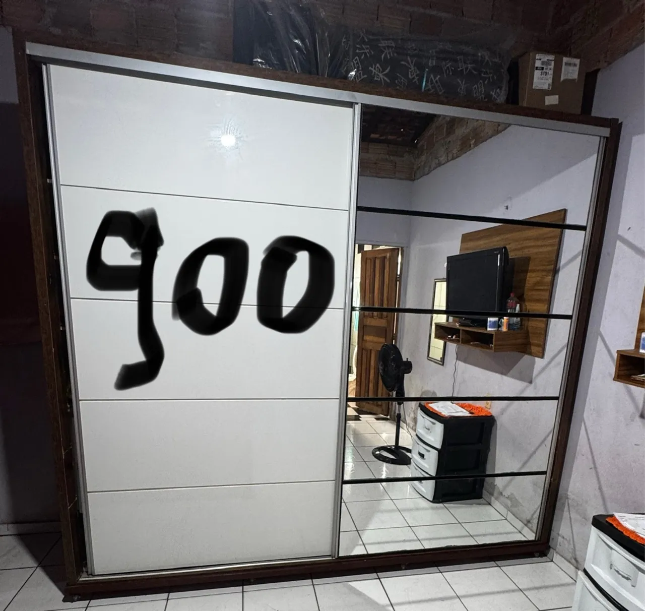 Guarda-roupa com espelho 900