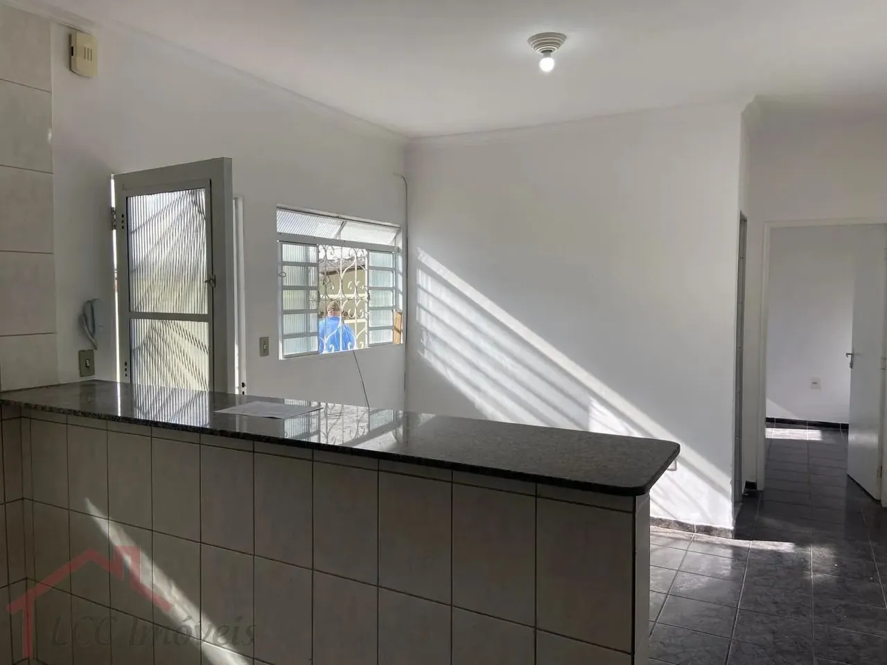 Casa para Locação em Mogi das Cruzes, Vila Brasileira, 1 dormitório, 1 banheiro