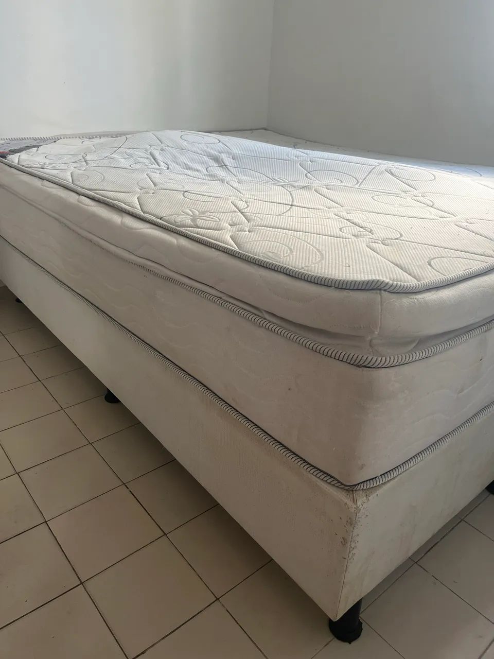 Colchão ortobom Queen doação  - Foto 4