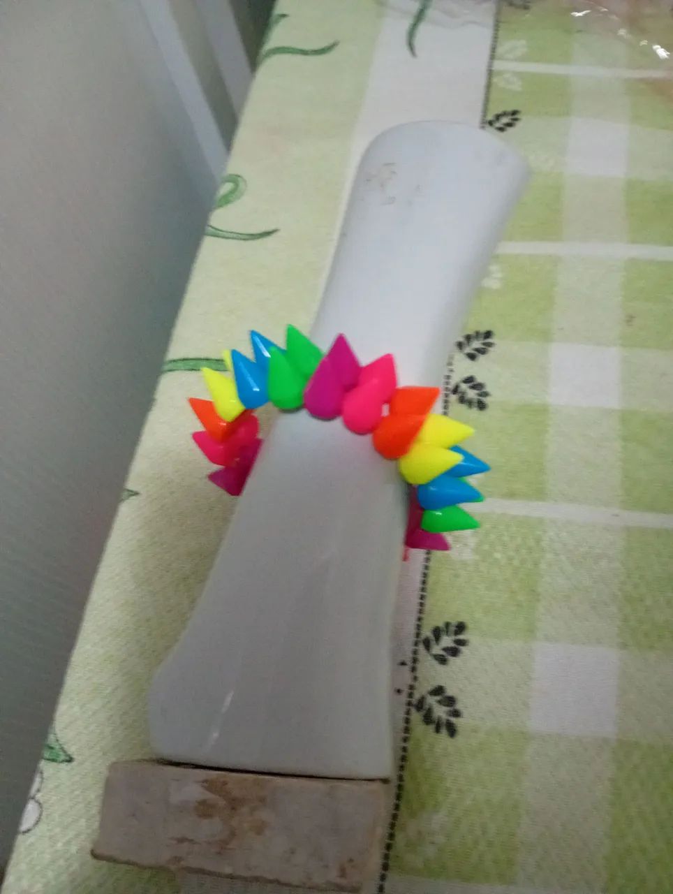 Pulseira pinos coloridos