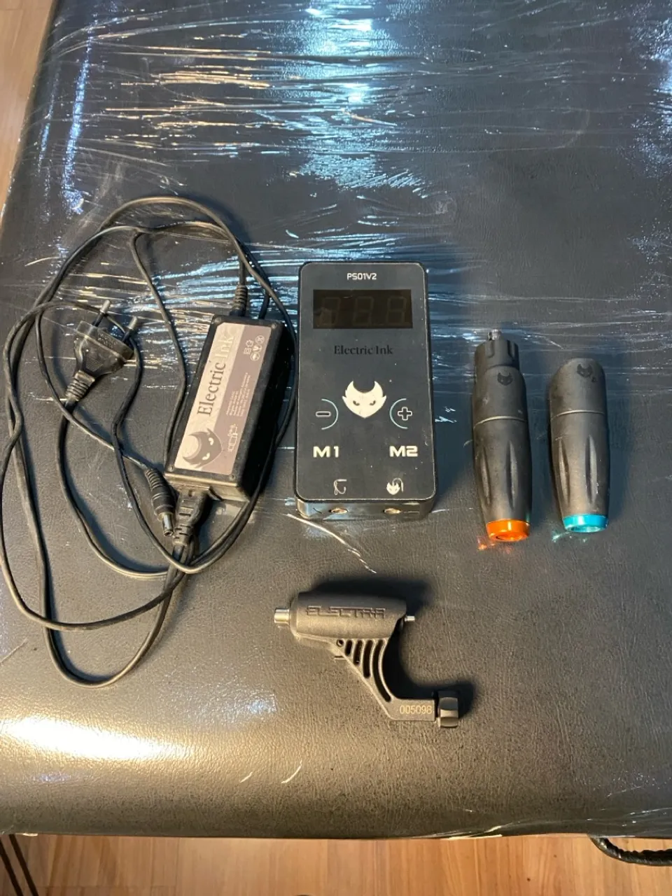 Máquinas de tatuagem e fonte digital Electric Ink
