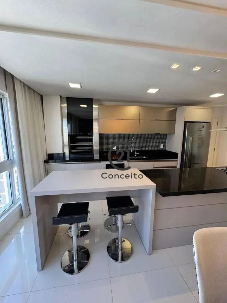 Apartamento em Andar Alto, 3 Suítes Finamente MOBILIADO - Foto 3