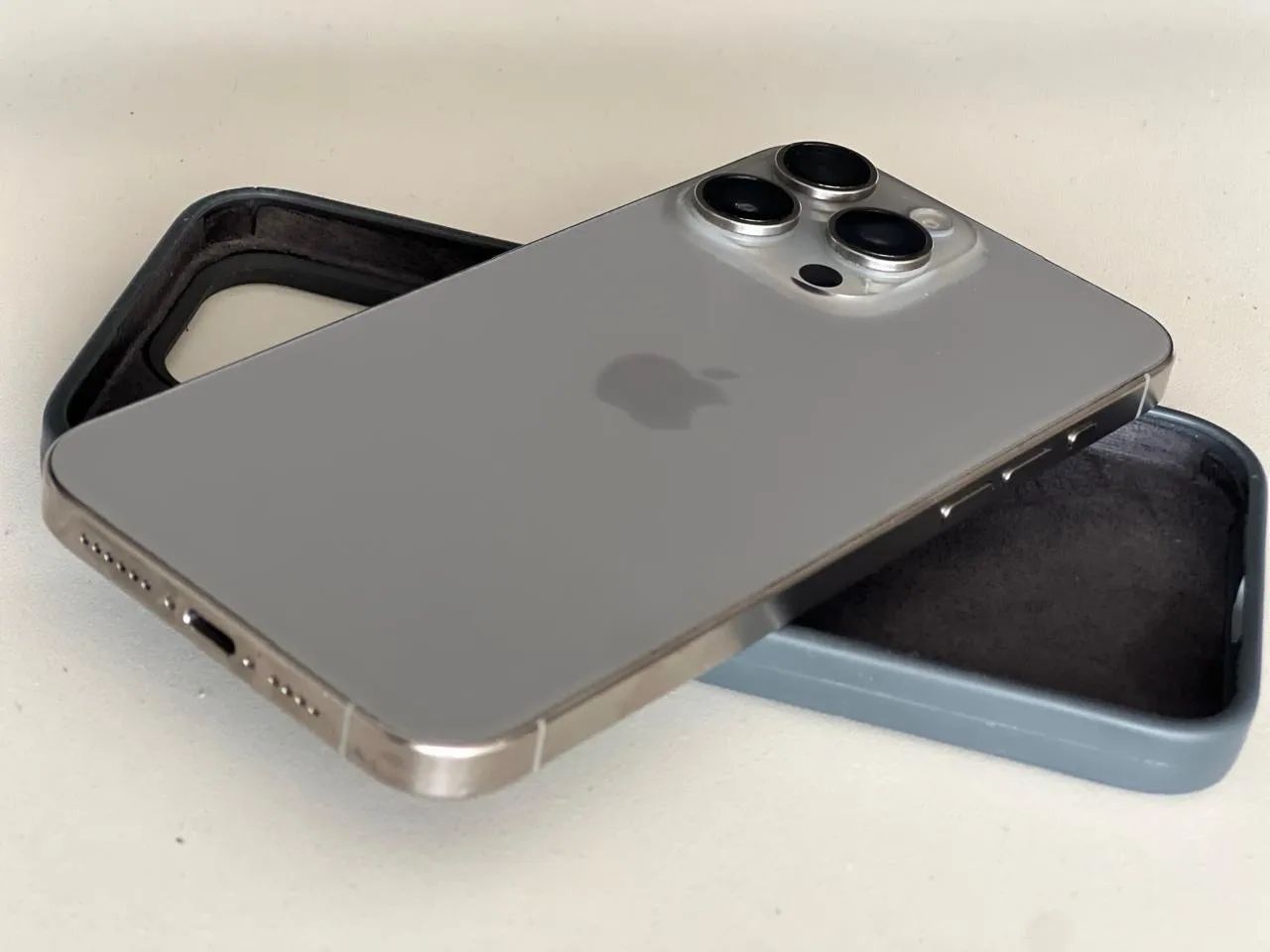 IPHONE 15 PRO MAX ? 512 ? GIGAS - Cinza Espacial - MU6D3LL/A