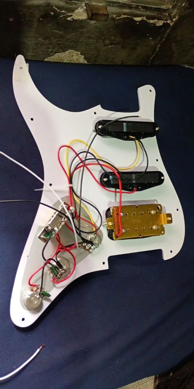 Escudo de superstratocaster com adicionais excelente  - Foto 4