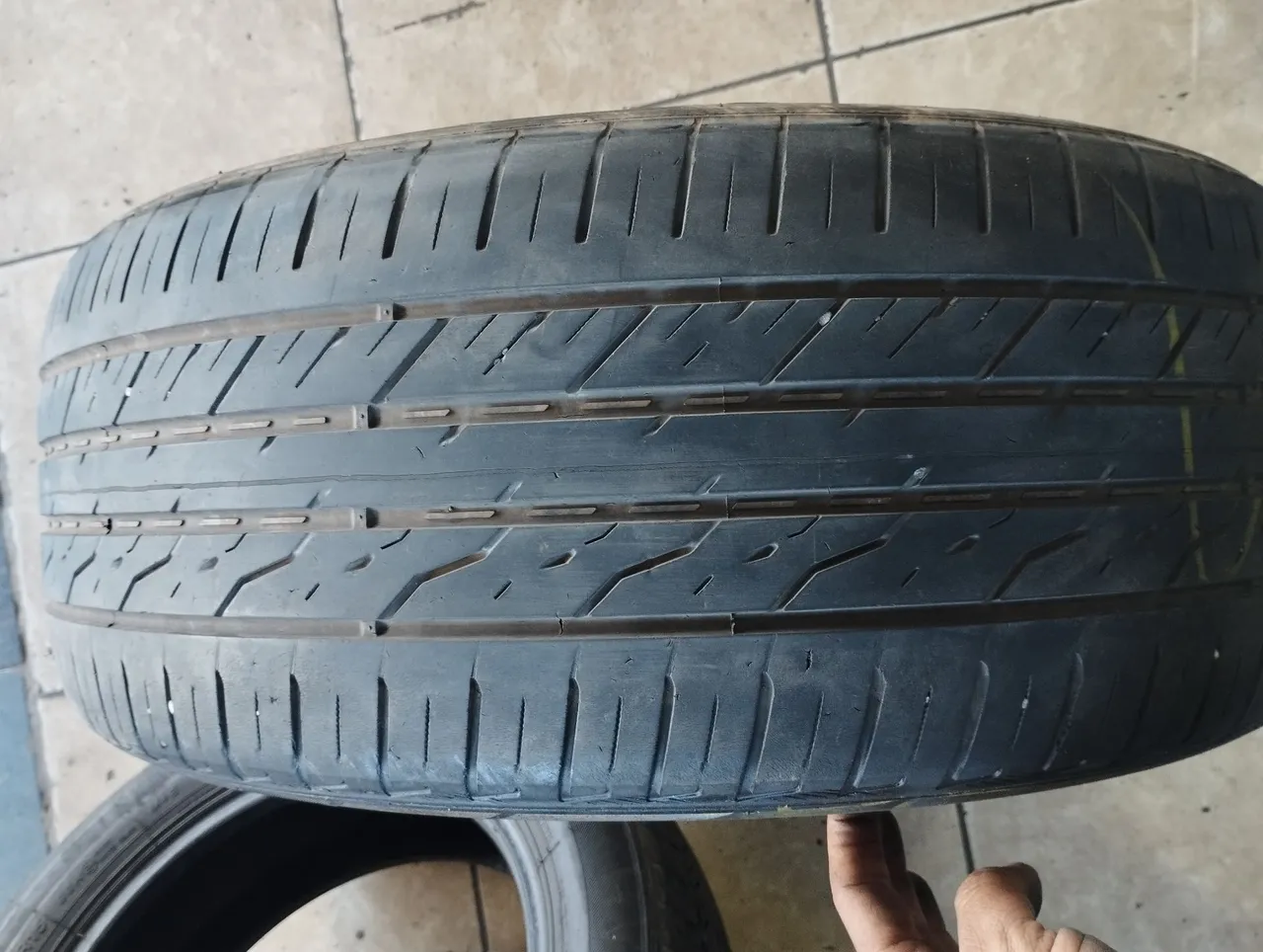 1 Pneu RUN FLAT marca delinte Aro 225/50/18