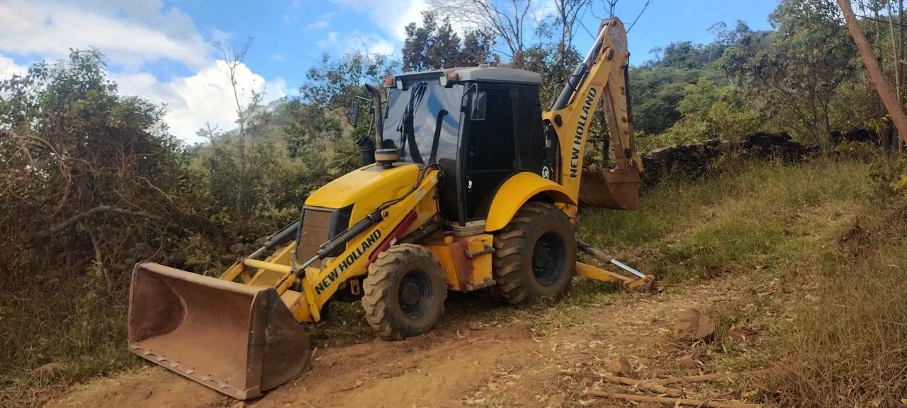 Retroescavadeira New Holland b95b 2014 - Foto 4