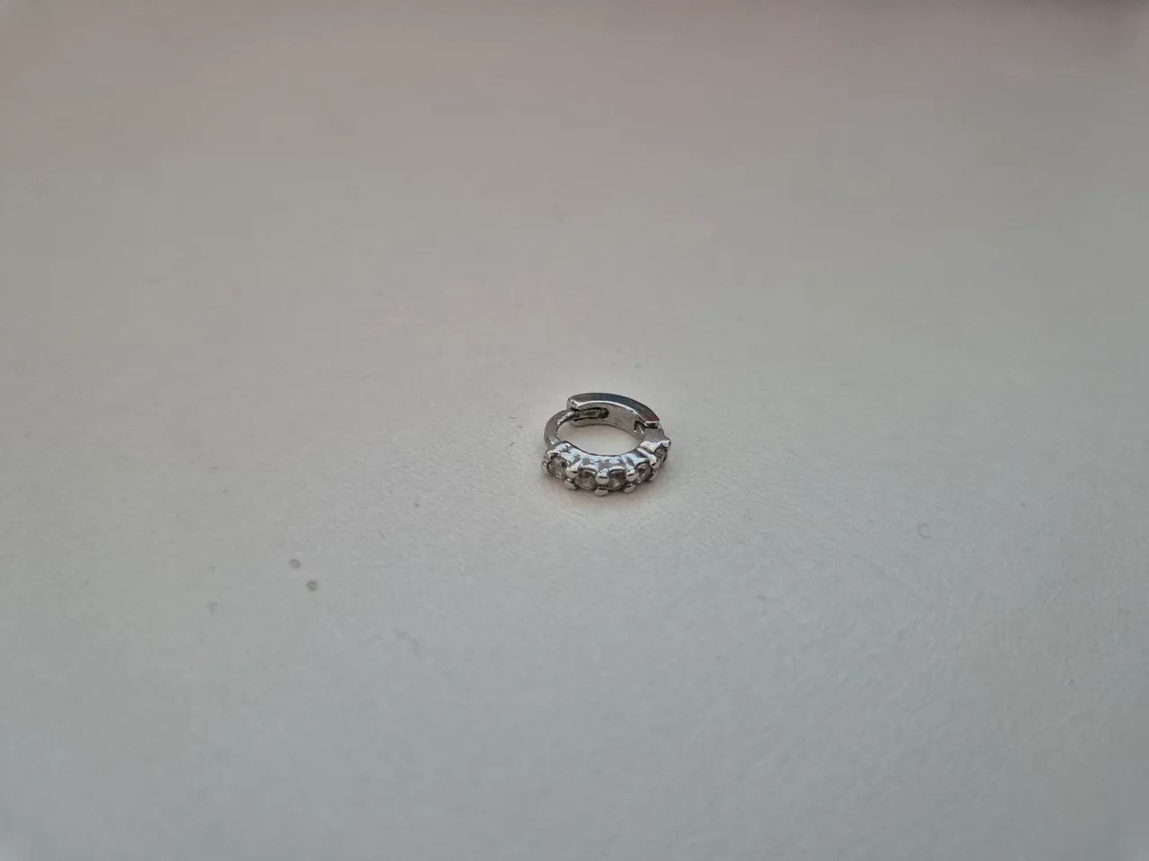 Piercing argola cravejada - Foto 2