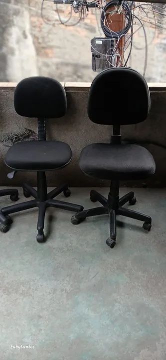 Cadeiras de escritório sem braço Giratórias com rodinhas,$130 cada uma - Foto 2
