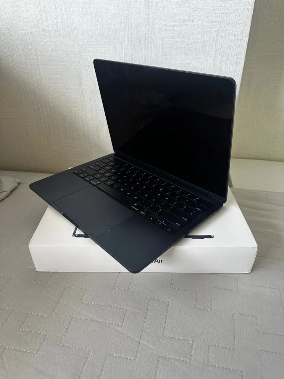 MacBook Air M3 8/256Gb midnight - com caixa e carregador original - Foto 2