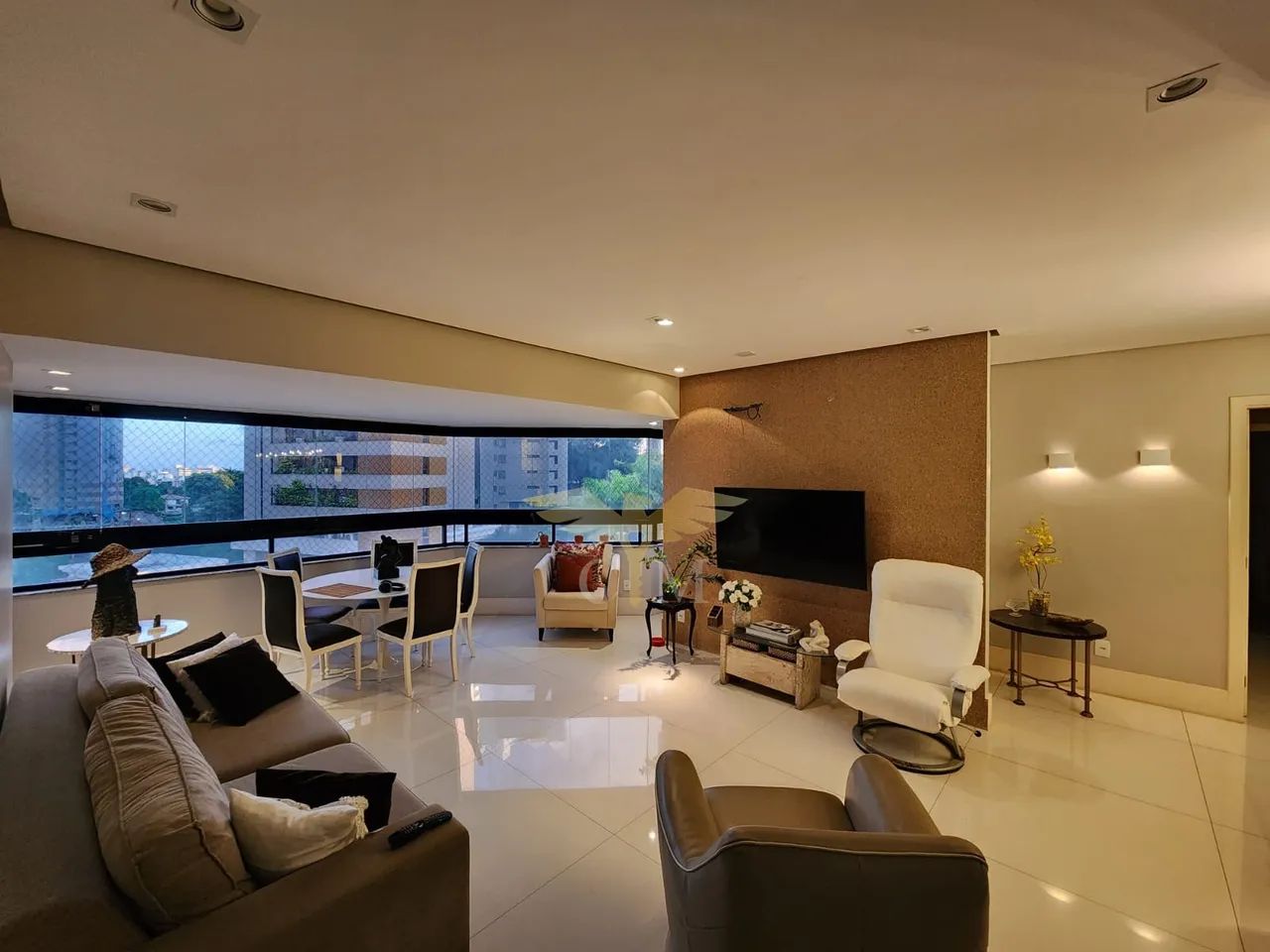 Apartamento Com 3 Suítes Distribuído Em 135M² E 3 Vagas De Garagem No Horto Florestal. 9U2