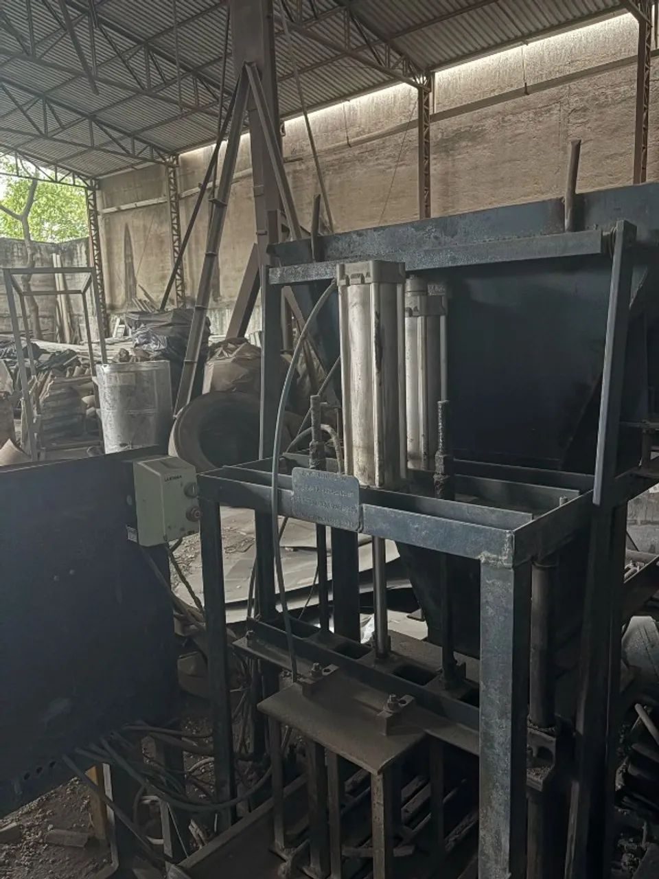 MAQUINA DE BLOCO DE CONCRETO NOS 3 TAMANHOS 2