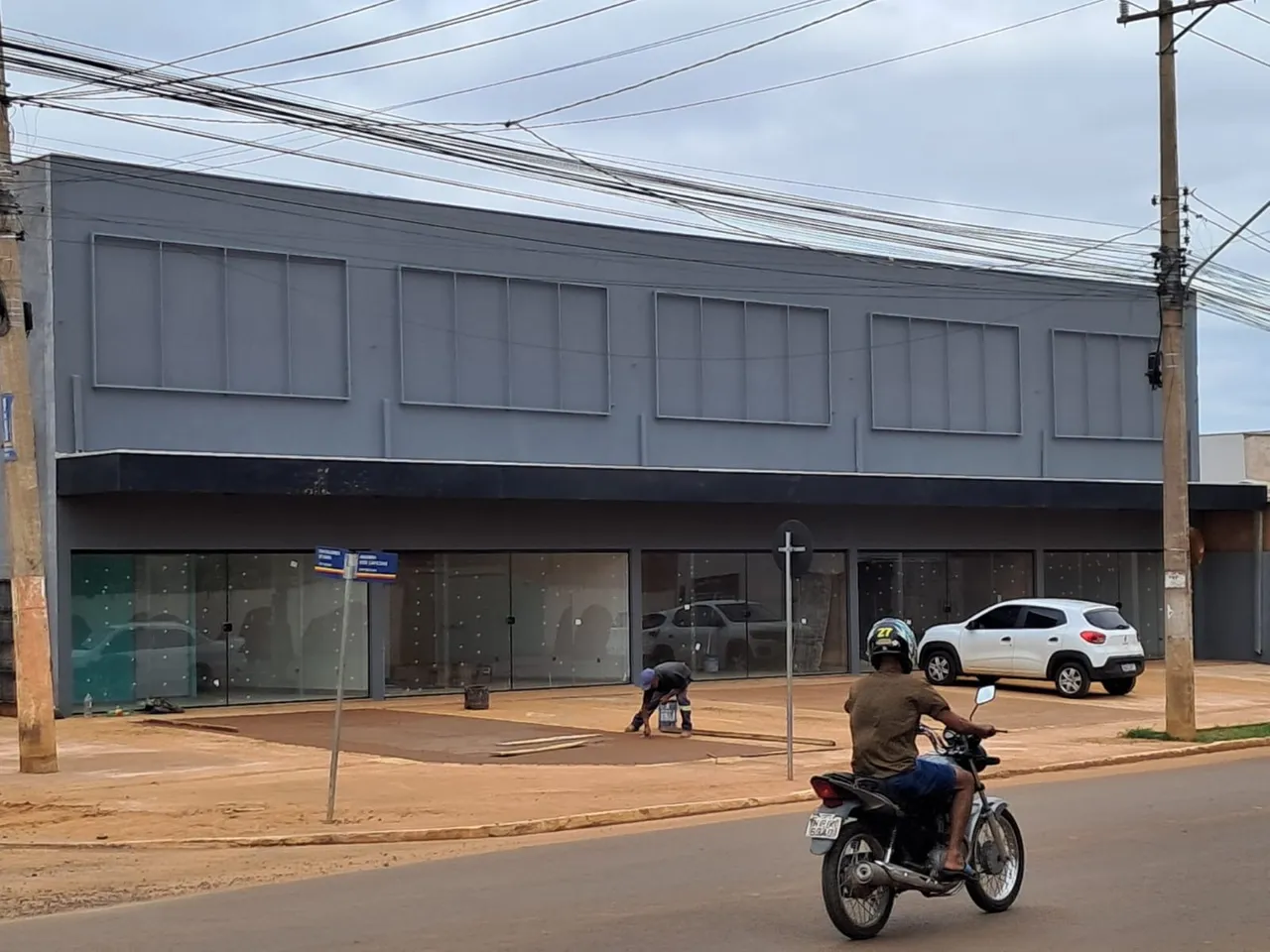 Aluga-se salas comerciais na AV Cafezais 3051