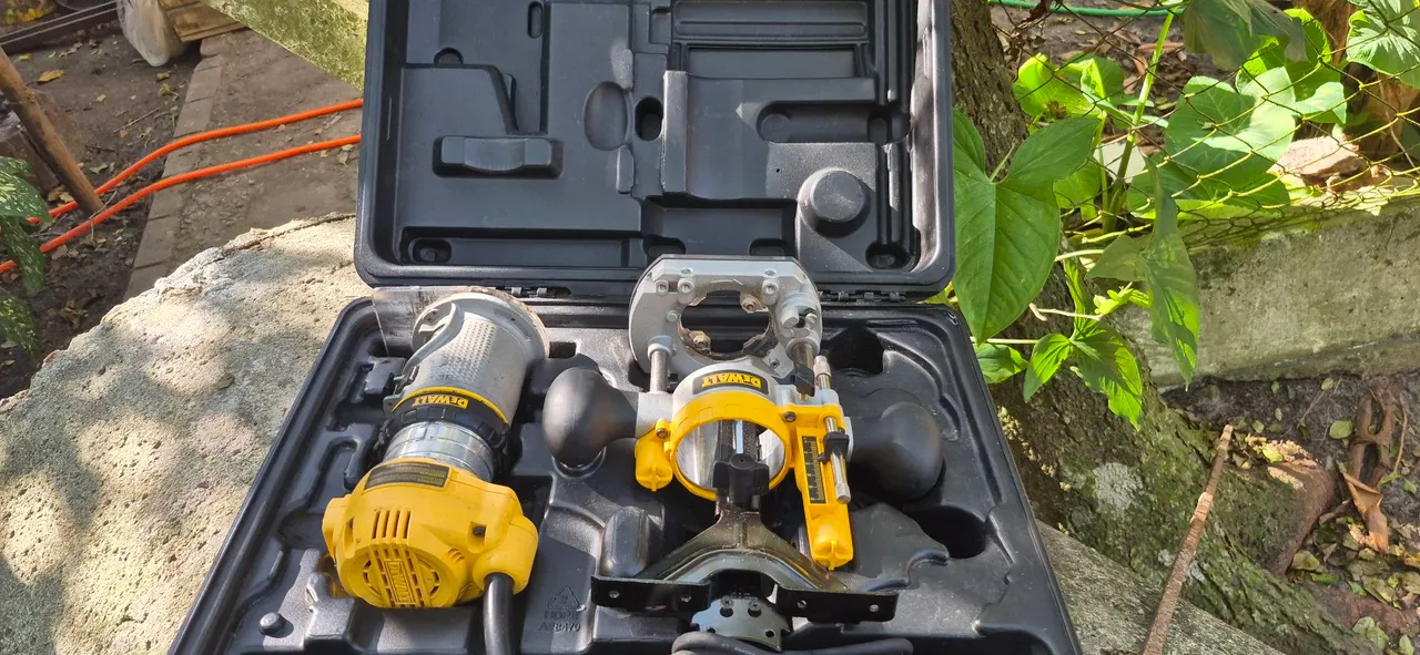 Tupia de imersão Dewalt com jogo de fresa