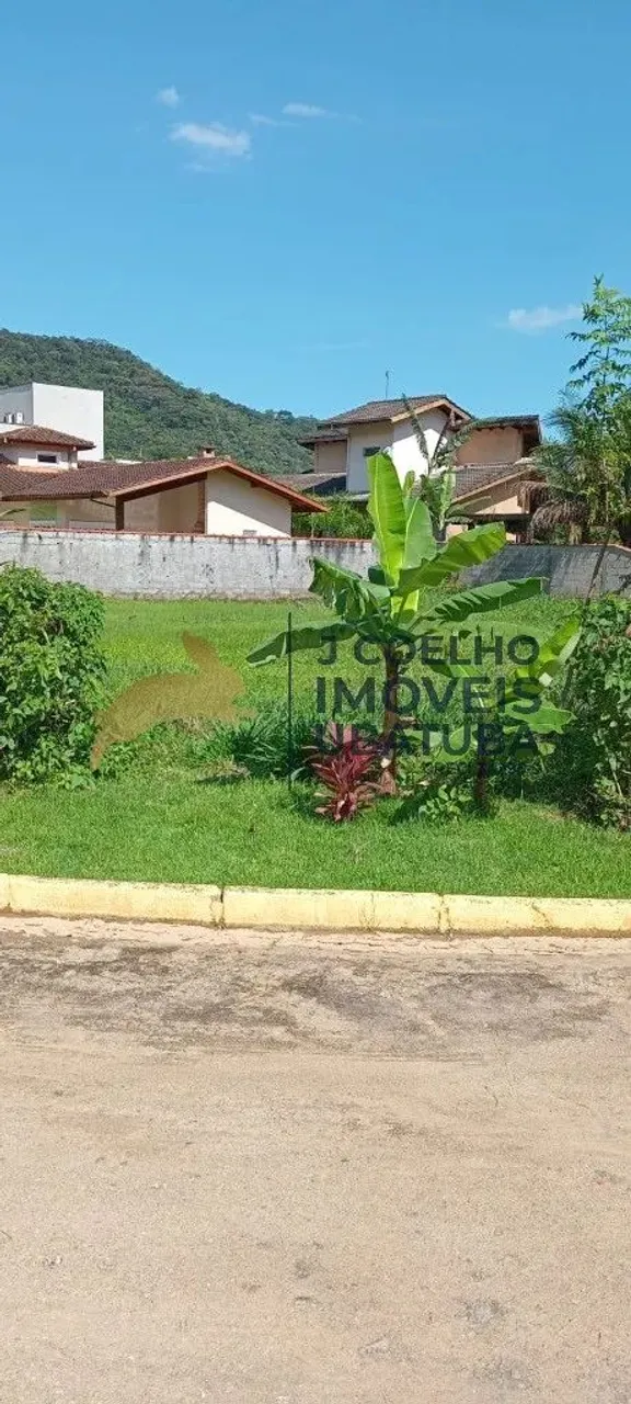 Terreno a venda em condomínio em Ubatuba-SP.