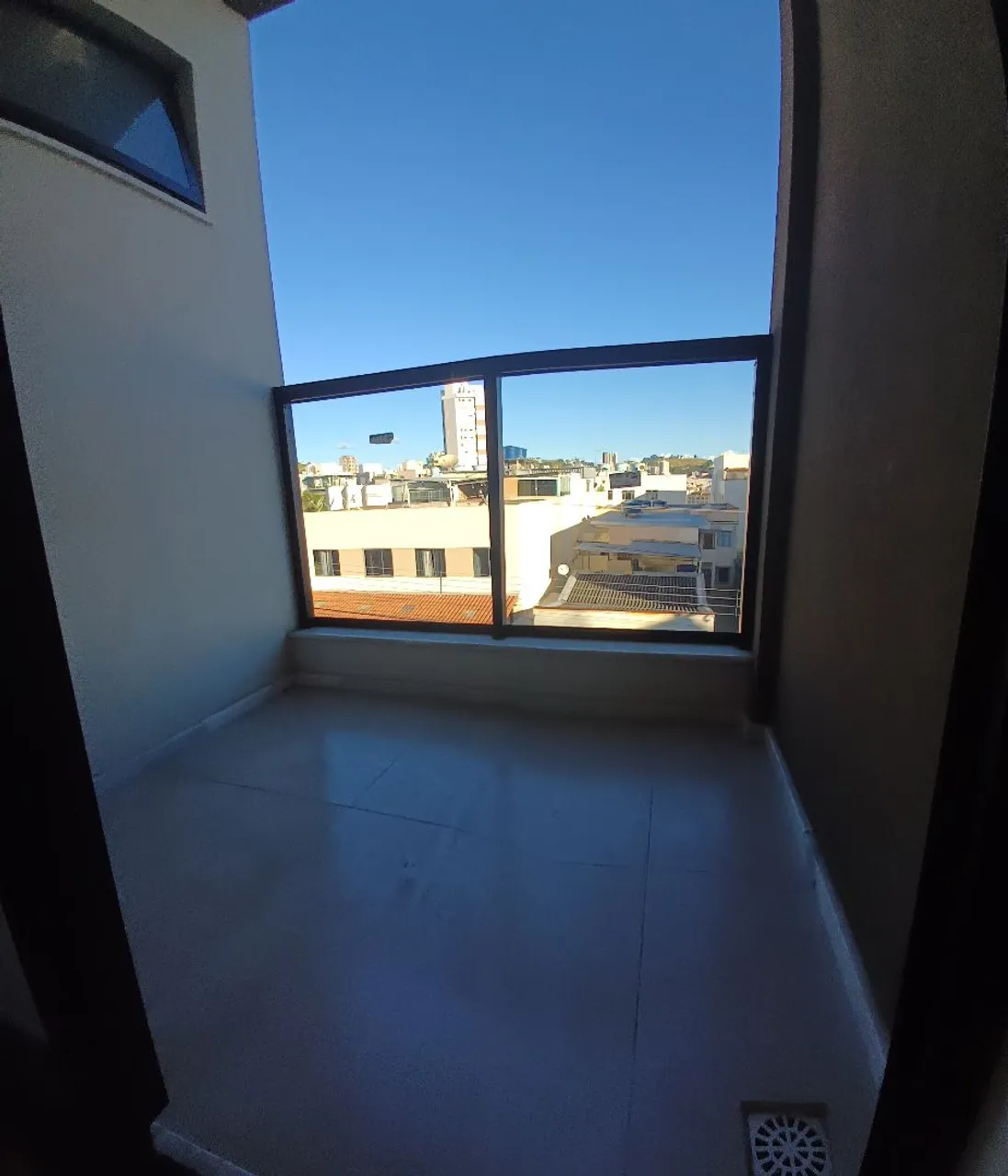 Studio amplo para locação