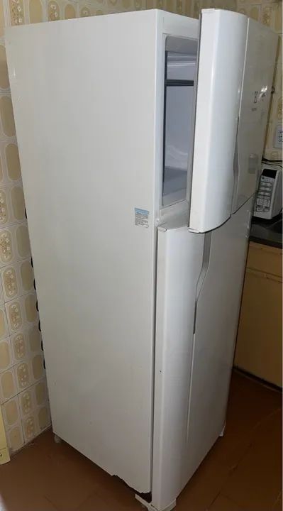 Geladeira/Refrigerador Electrolux Cycle Defrost Duplex Branco 260L DC35A - Foto 4