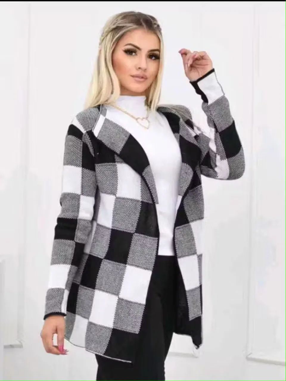 Casaco feminino xadrez elegante e moderno 