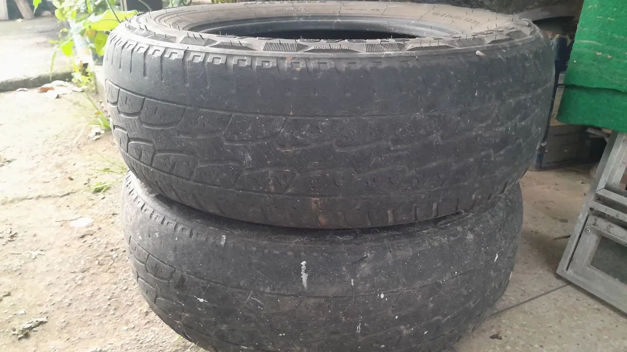 Vendo 05 pneus meia vida do meu veículo IDEIA ADVENTURE uzado por. dez  meses somente  . - Foto 4