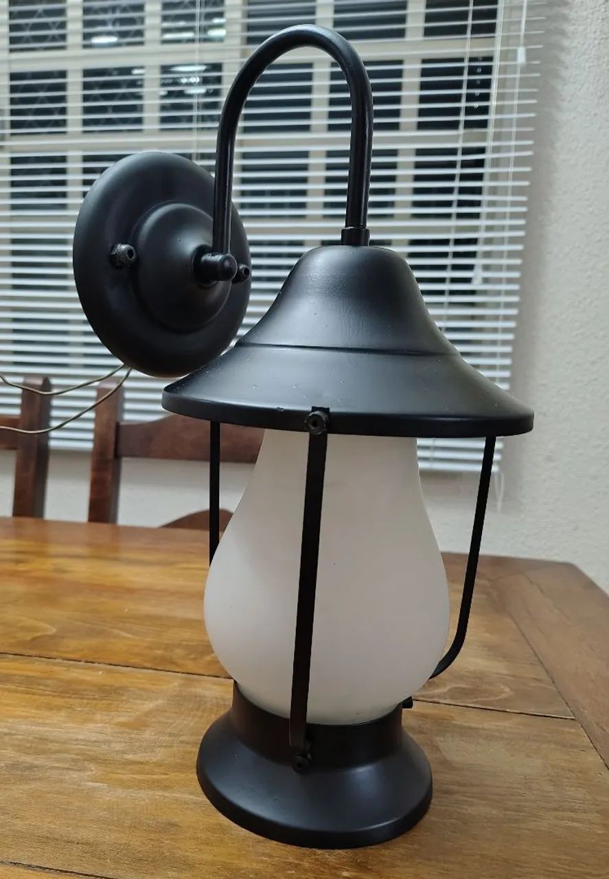 Luminárias modelo lampião em alumínio  - Foto 4