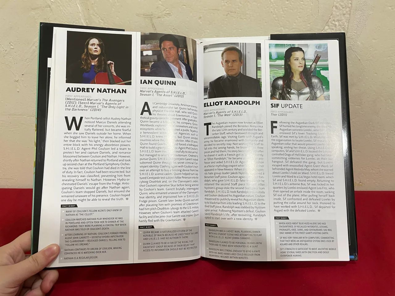 Livro Marvel Cinematic Universe Guidebook: It's All Connected - Foto 6