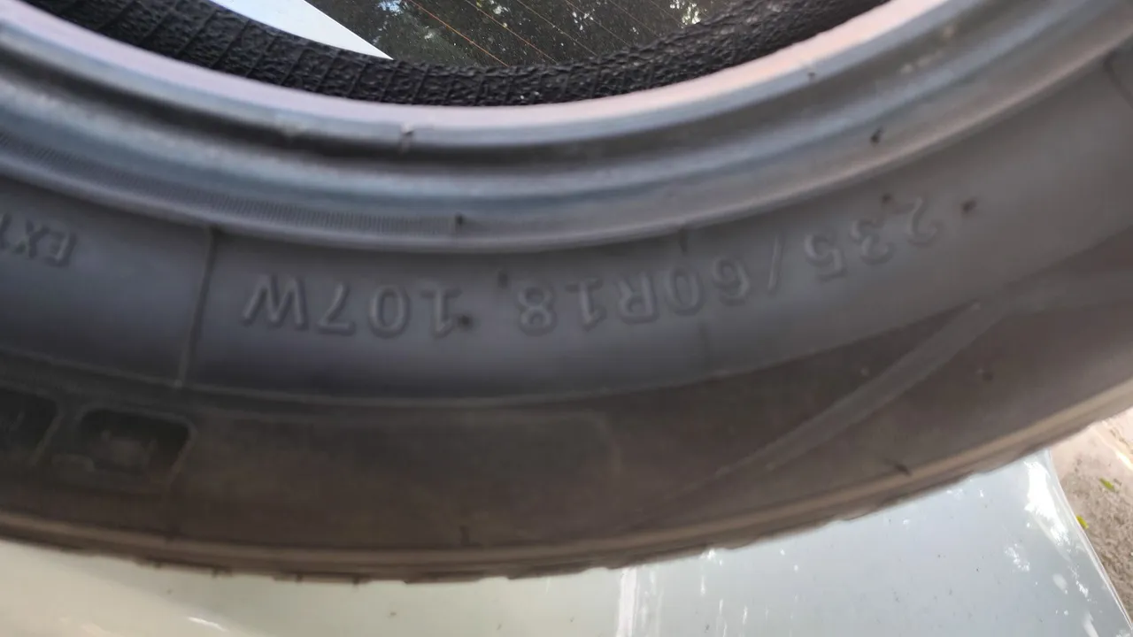 Pneu 235/60R18 107W