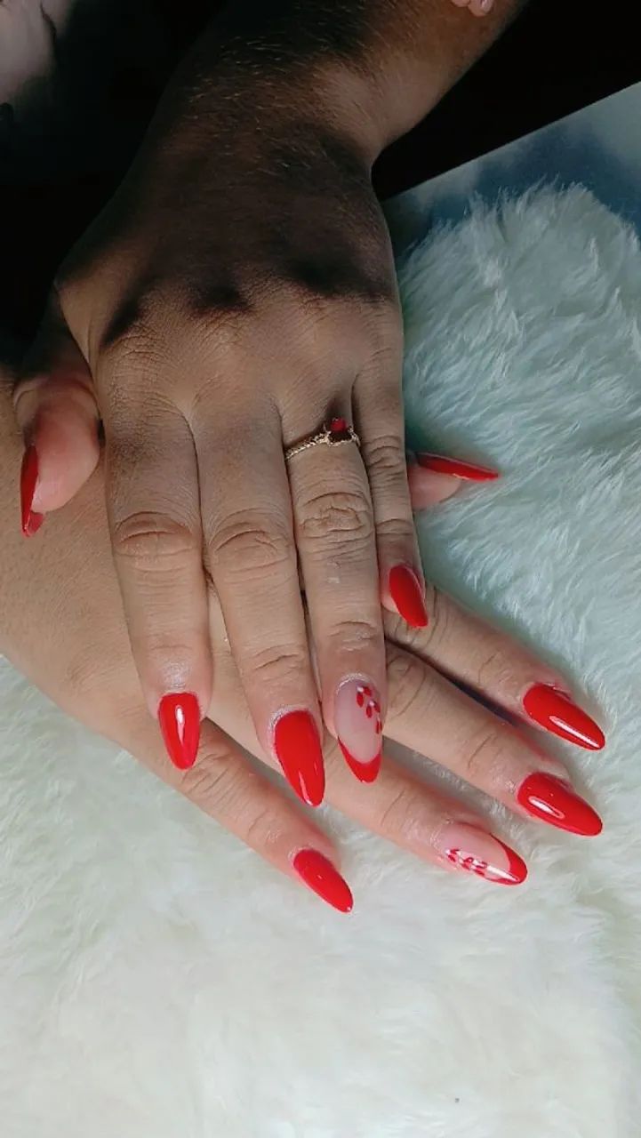 Unhas vermelhas impecáveis